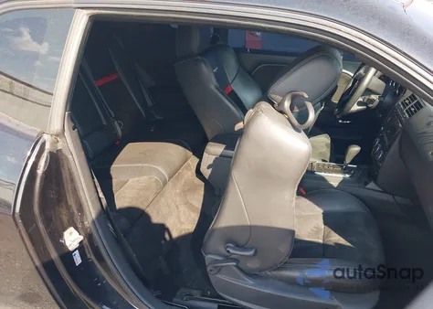 2010 Dodge Challenger Srt8 z USA, uszkodzony, nr VIN 2B3CJ7DW3AH261624